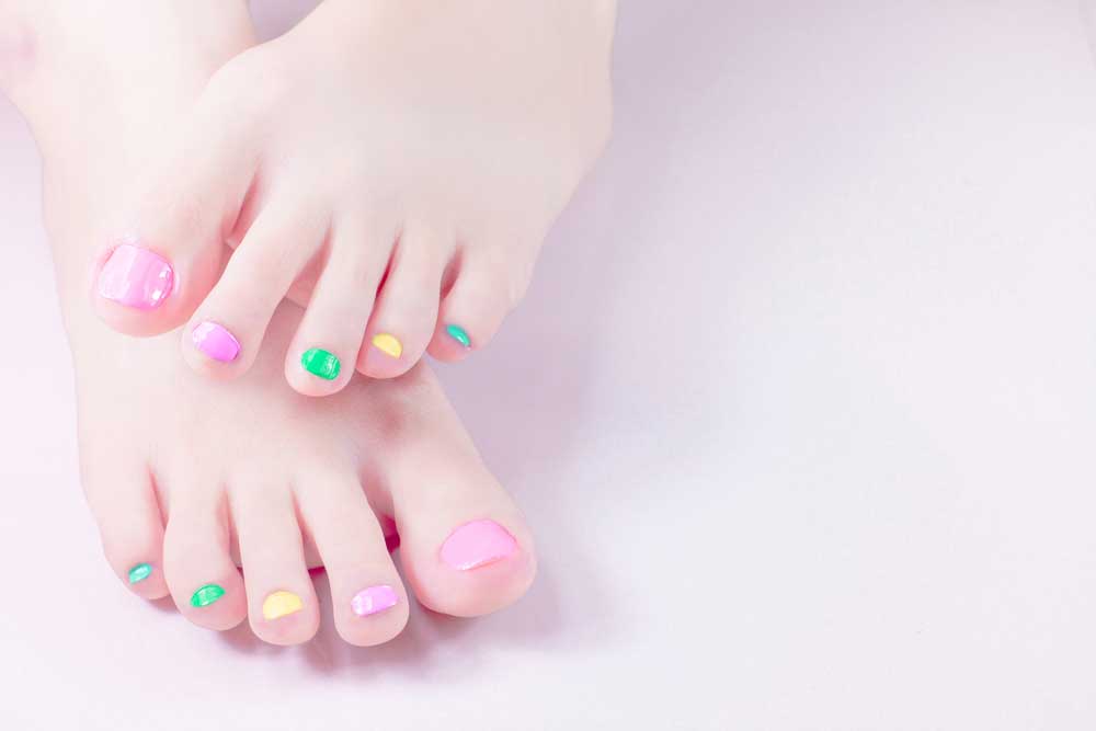 paint-toenails